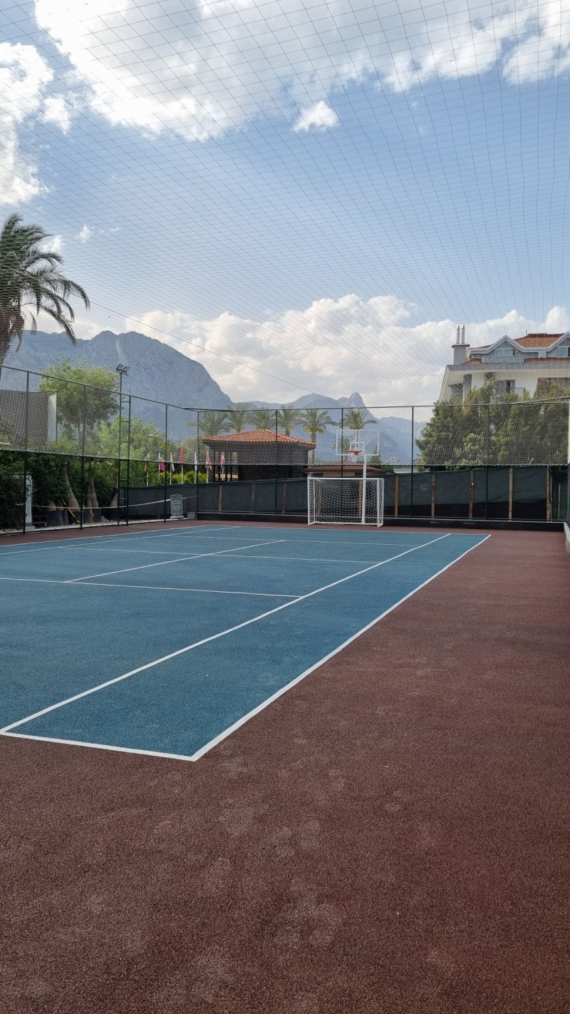 DoubleTree by Hilton Kemer Antalya’da Panoramik Padel Kortu ve Çok Amaçlı Spor Sahası