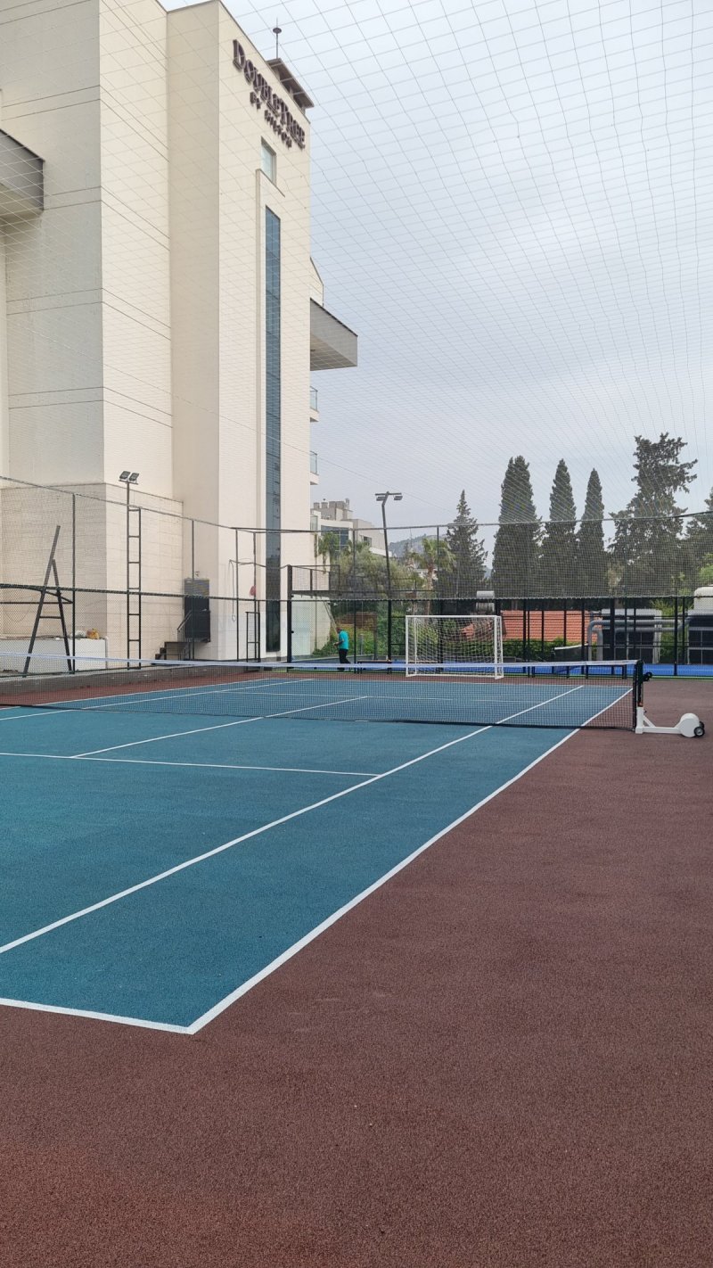 DoubleTree by Hilton Kemer Antalya’da Panoramik Padel Kortu ve Çok Amaçlı Spor Sahası