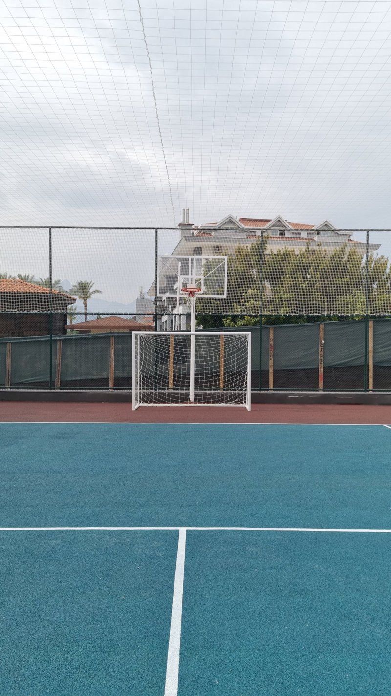 DoubleTree by Hilton Kemer Antalya’da Panoramik Padel Kortu ve Çok Amaçlı Spor Sahası