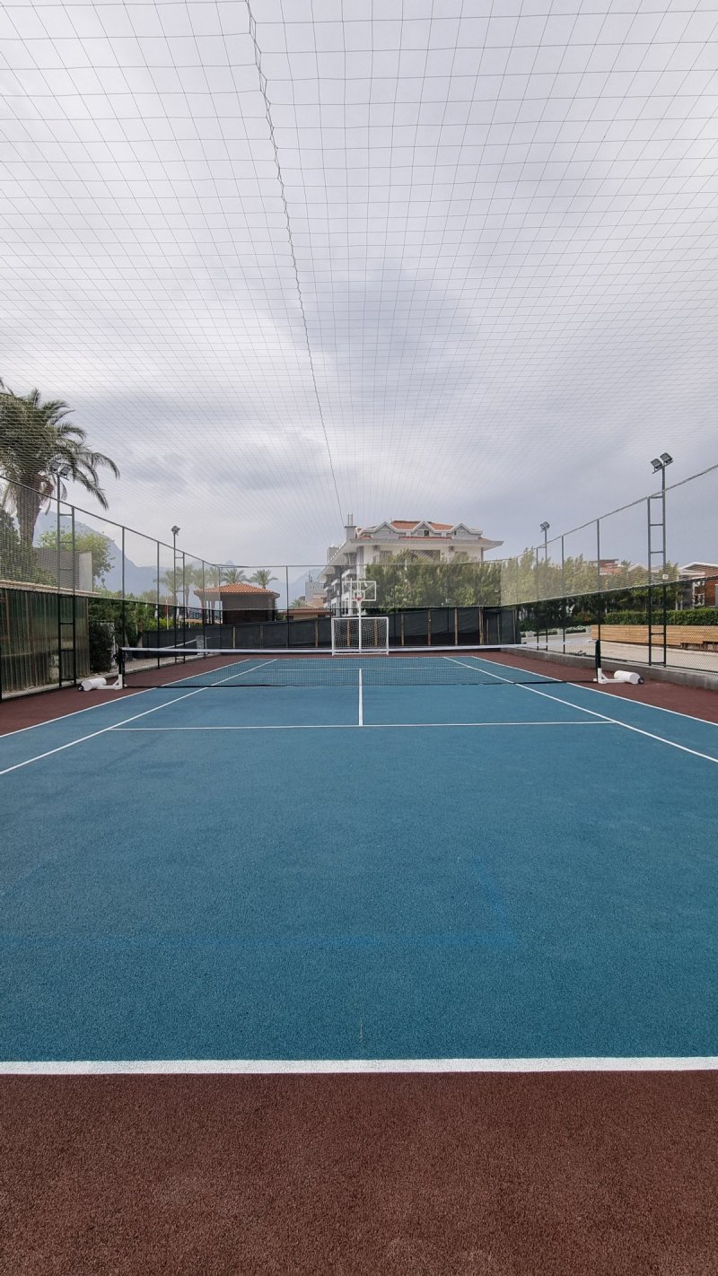 DoubleTree by Hilton Kemer Antalya’da Panoramik Padel Kortu ve Çok Amaçlı Spor Sahası