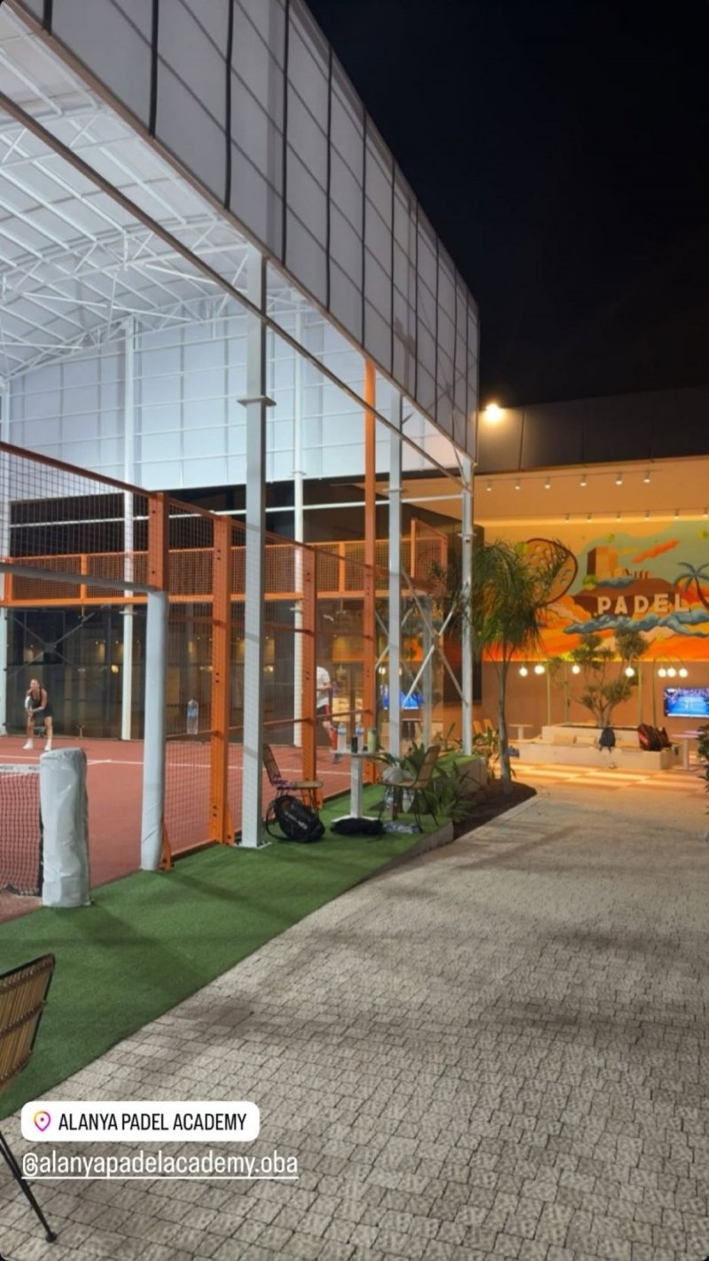 Alanya Padel Academy İçin 2 Adet Full Panoramik Padel Kortu Kurduk