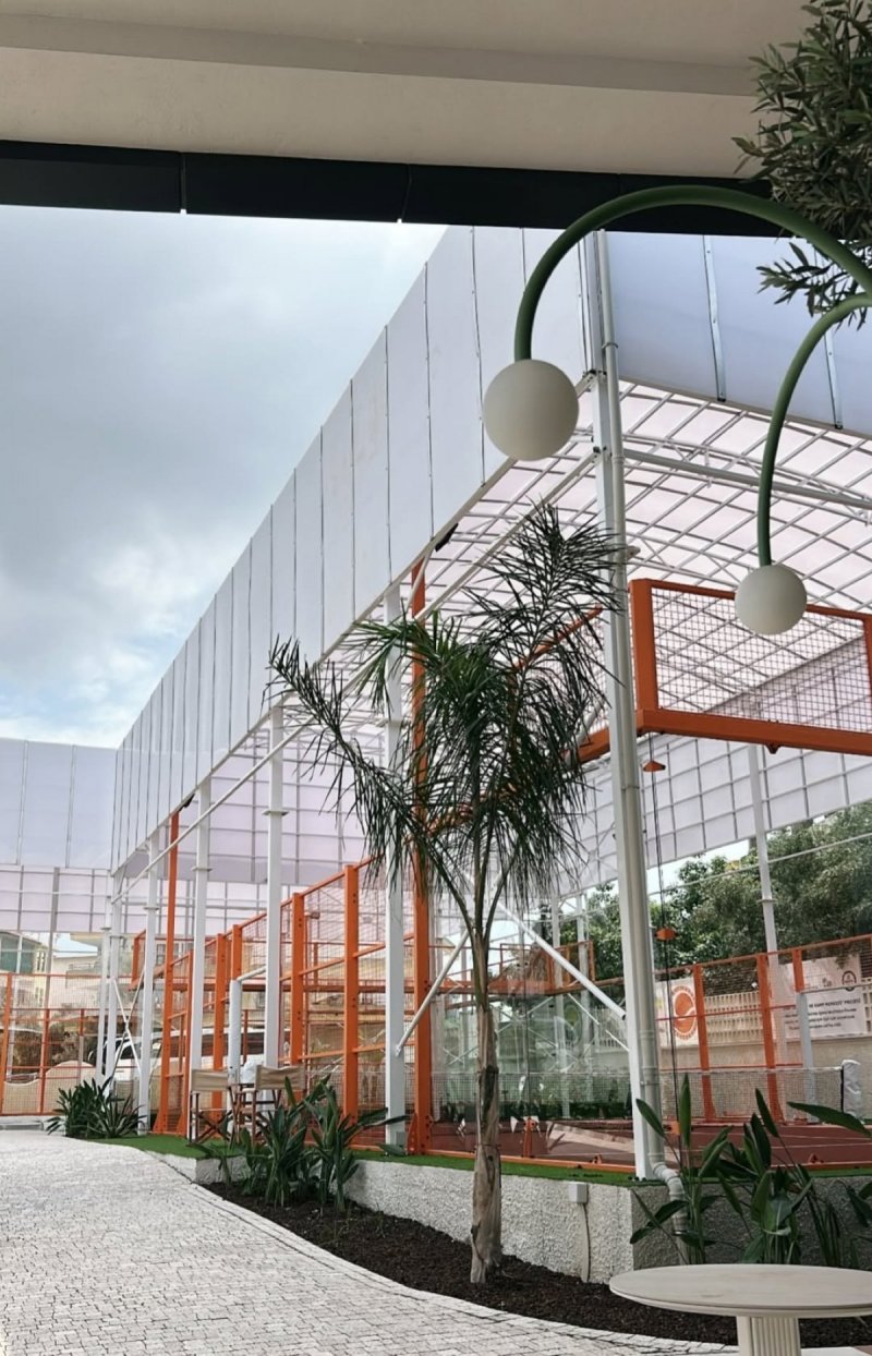 Alanya Padel Academy İçin 2 Adet Full Panoramik Padel Kortu Kurduk