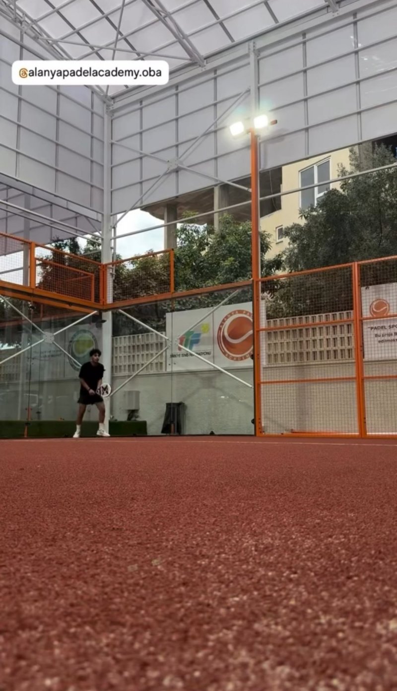Alanya Padel Academy İçin 2 Adet Full Panoramik Padel Kortu Kurduk