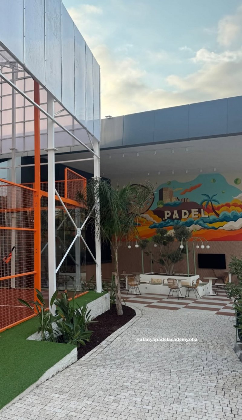 Alanya Padel Academy İçin 2 Adet Full Panoramik Padel Kortu Kurduk