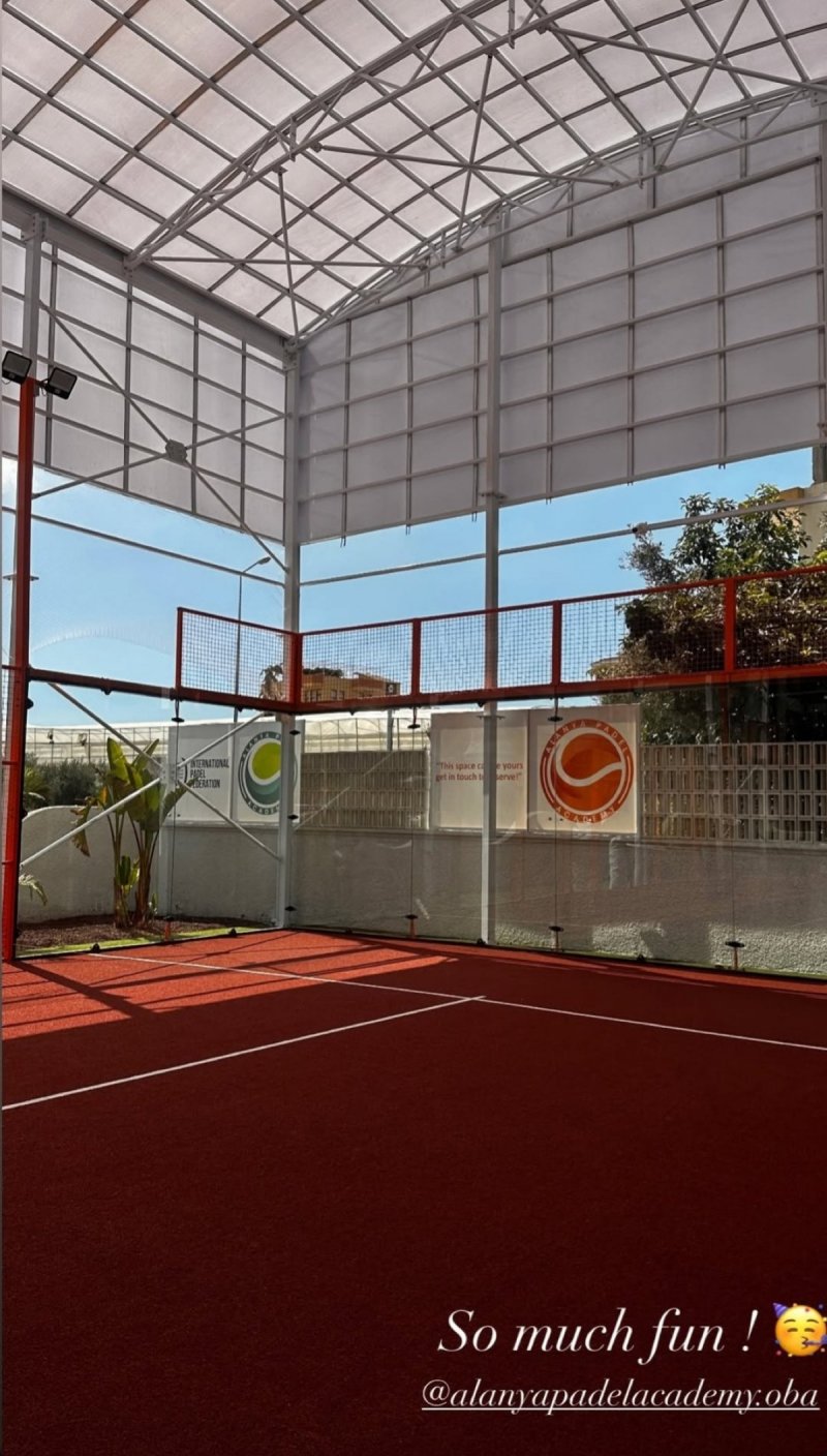 Alanya Padel Academy İçin 2 Adet Full Panoramik Padel Kortu Kurduk