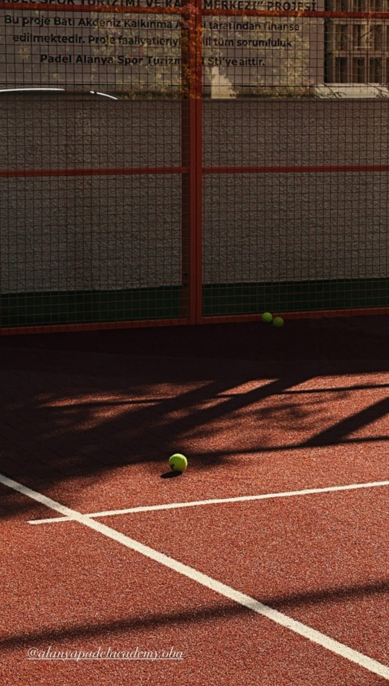 Alanya Padel Academy İçin 2 Adet Full Panoramik Padel Kortu Kurduk