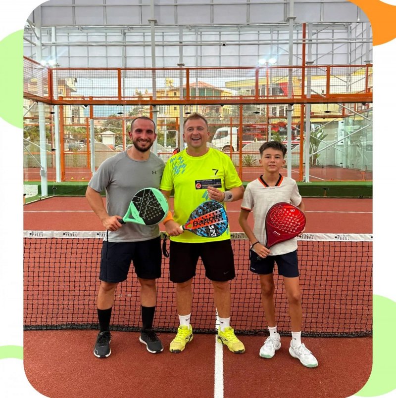 Alanya Padel Academy İçin 2 Adet Full Panoramik Padel Kortu Kurduk